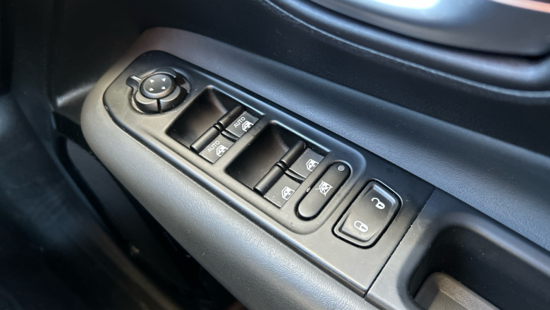 Jeep Renegade 1.3 T4 GSE Night Eagle II 5dr DDCT Petrol Hatchback